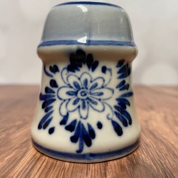 Vintage 1960'S Delft Salt & Pepper Shakers, Collectibles Floral/Windmill design - Picture 4 of 9